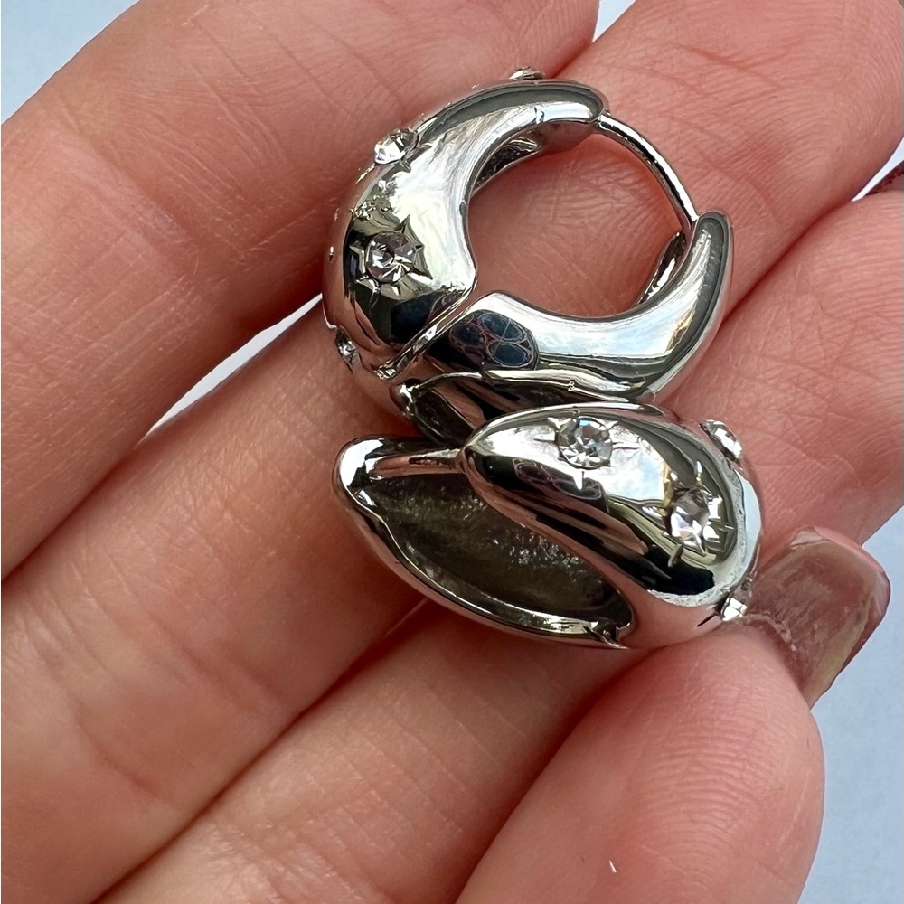 Elegant small hoop earrings with sparking stars
